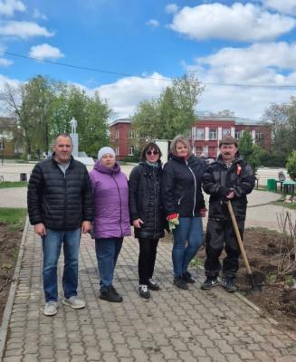 Работники ПАО «РЭСК» высадили гортензии в Александровском парке в Спасске